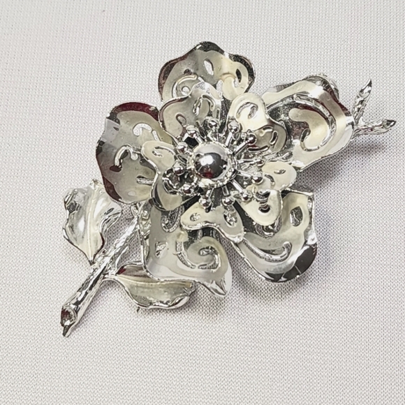 Vintage Signed Coro Silvertone Polished and Matte Tone Floral Brooch Pin - Picture 1 of 10